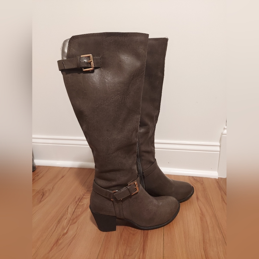 Women Grey Knee high Boot size 9 -9.5